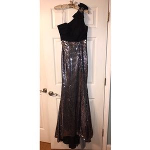 Tony Bowls evening dress size 6 (prom dress)